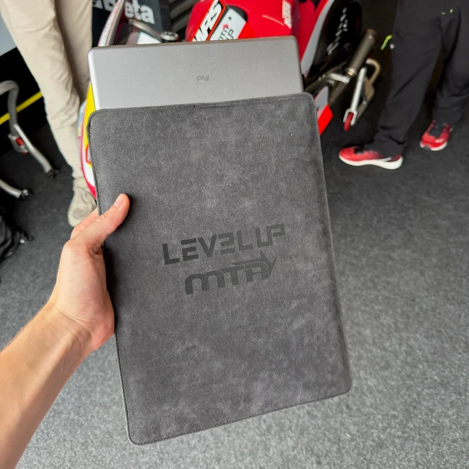 Alcantara iPad Mini Sleeve - LEVEL UP MTA - Space Grey - Alcanside