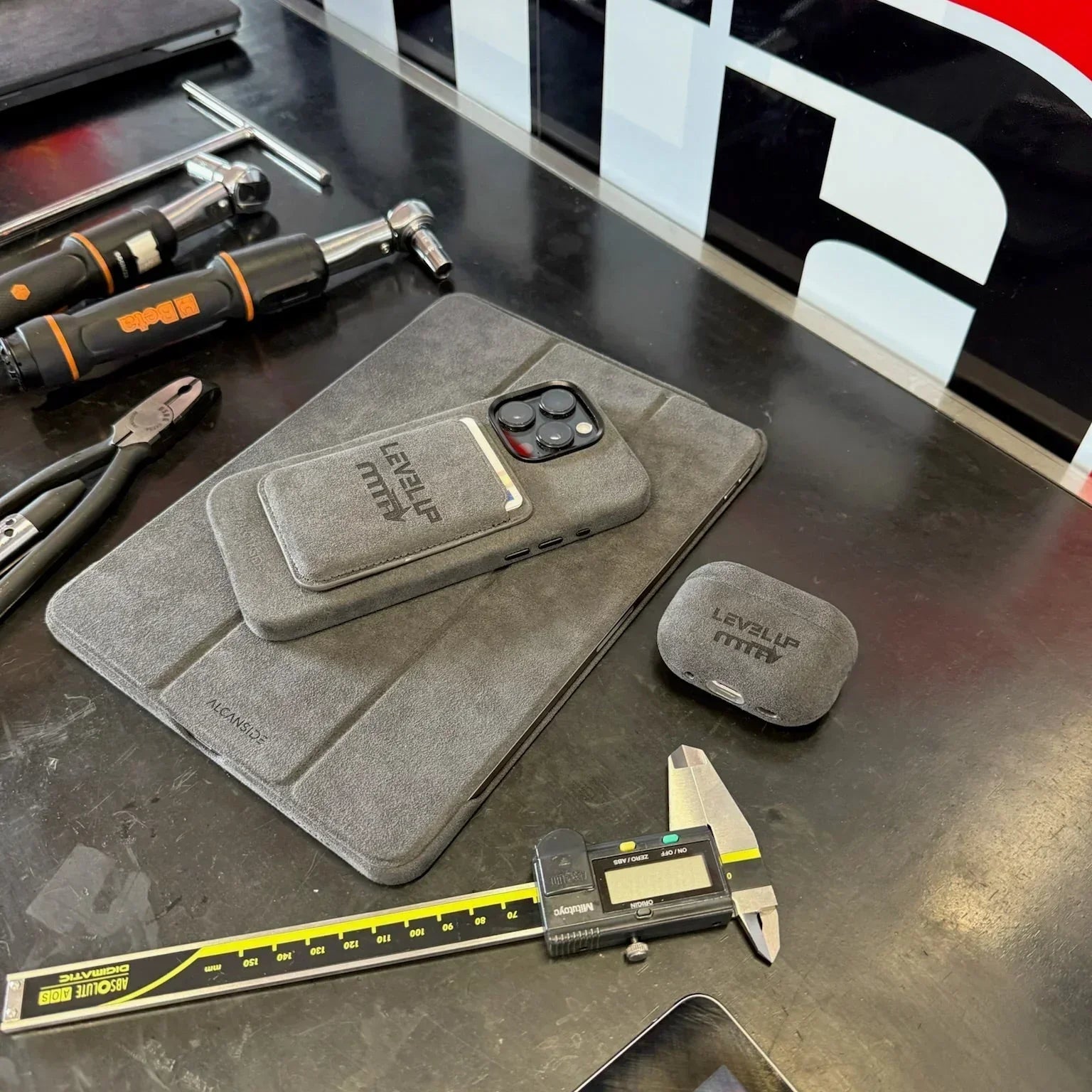 AirPods (4th generation) Alcantara Case - LEVEL UP MTA - Space Grey